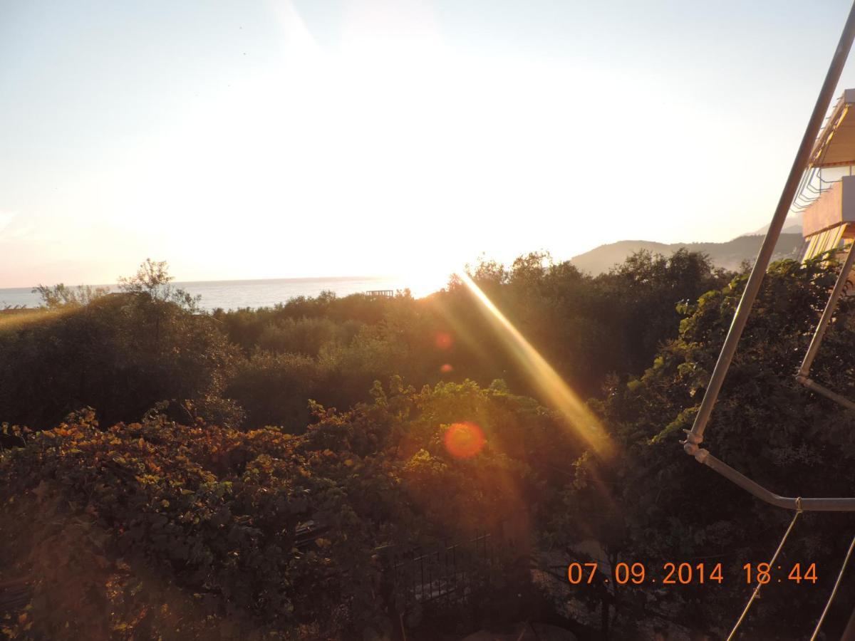 Velco Bb Himara Bed & Breakfast Room photo