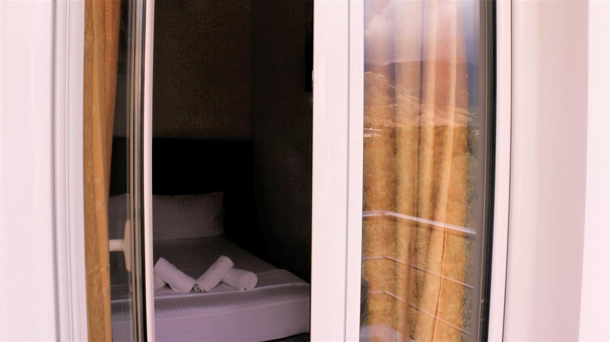Velco Bb Himara Bed & Breakfast Exterior photo